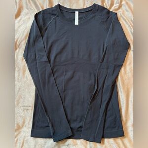 Athleta Momentum long sleeve top. Black, size XS.